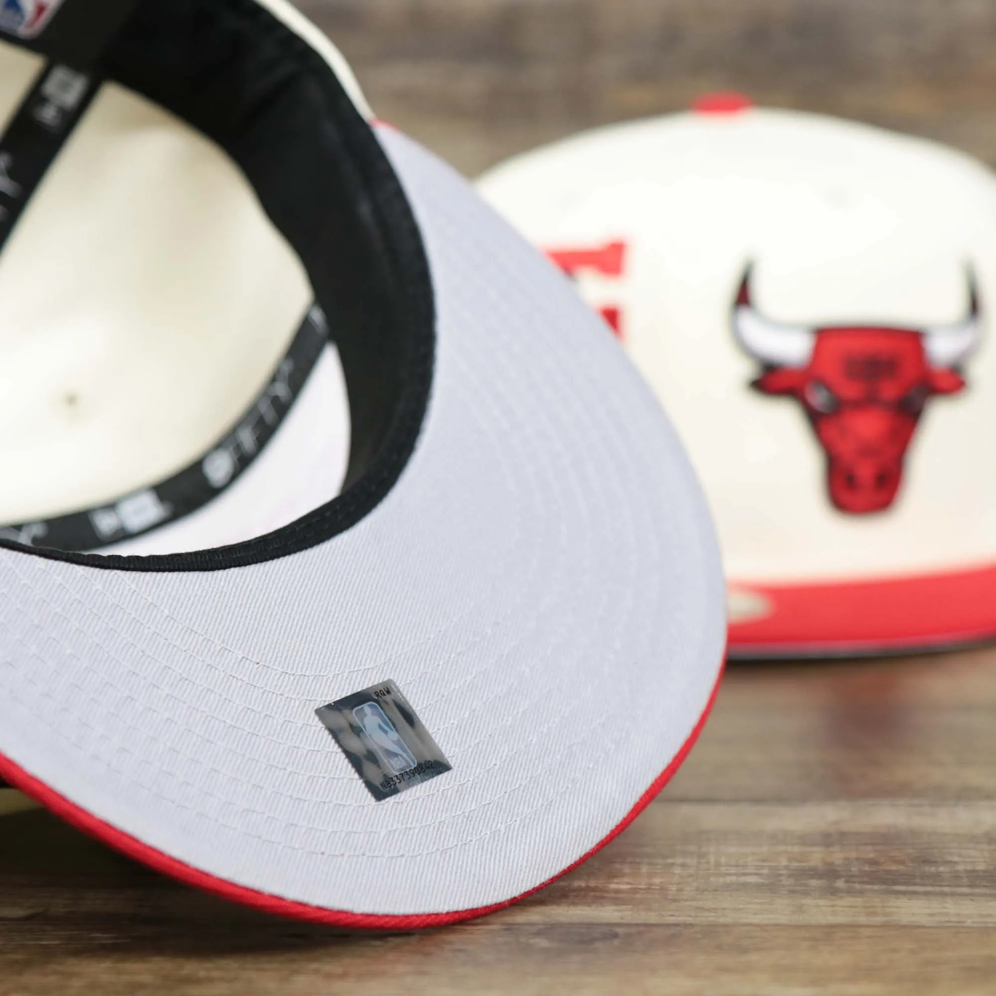 Chicago Bulls NBA 2022 Draft Gray Bottom 9Fifty Snapback | New Era Cream/Red