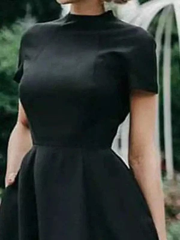 Elegant Black Midi Dress with Ruched Details and Short Sleeves