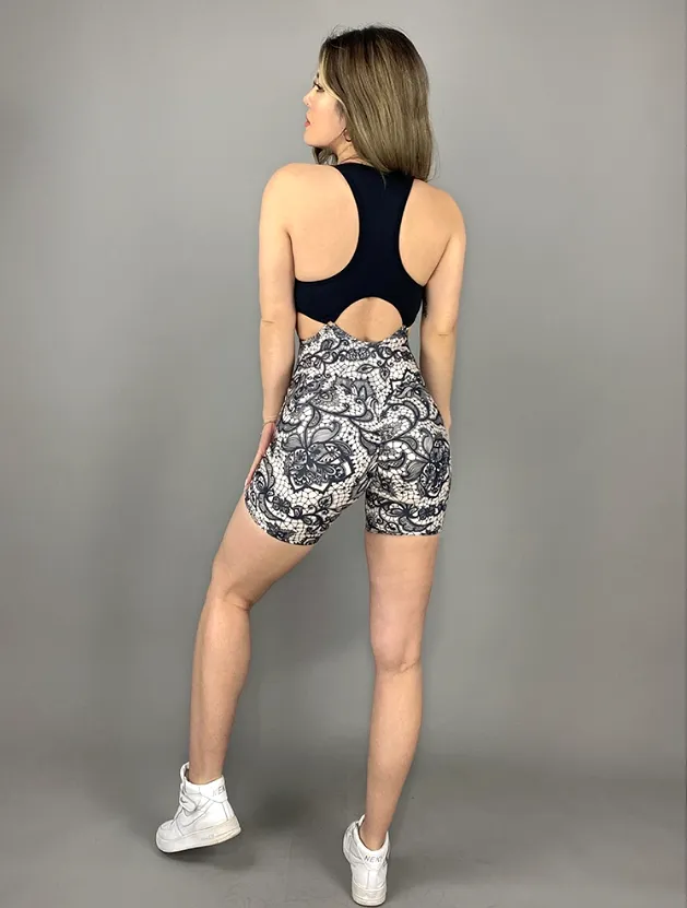 La Fitwear Scheming Short Type Girl Play Sexy Black