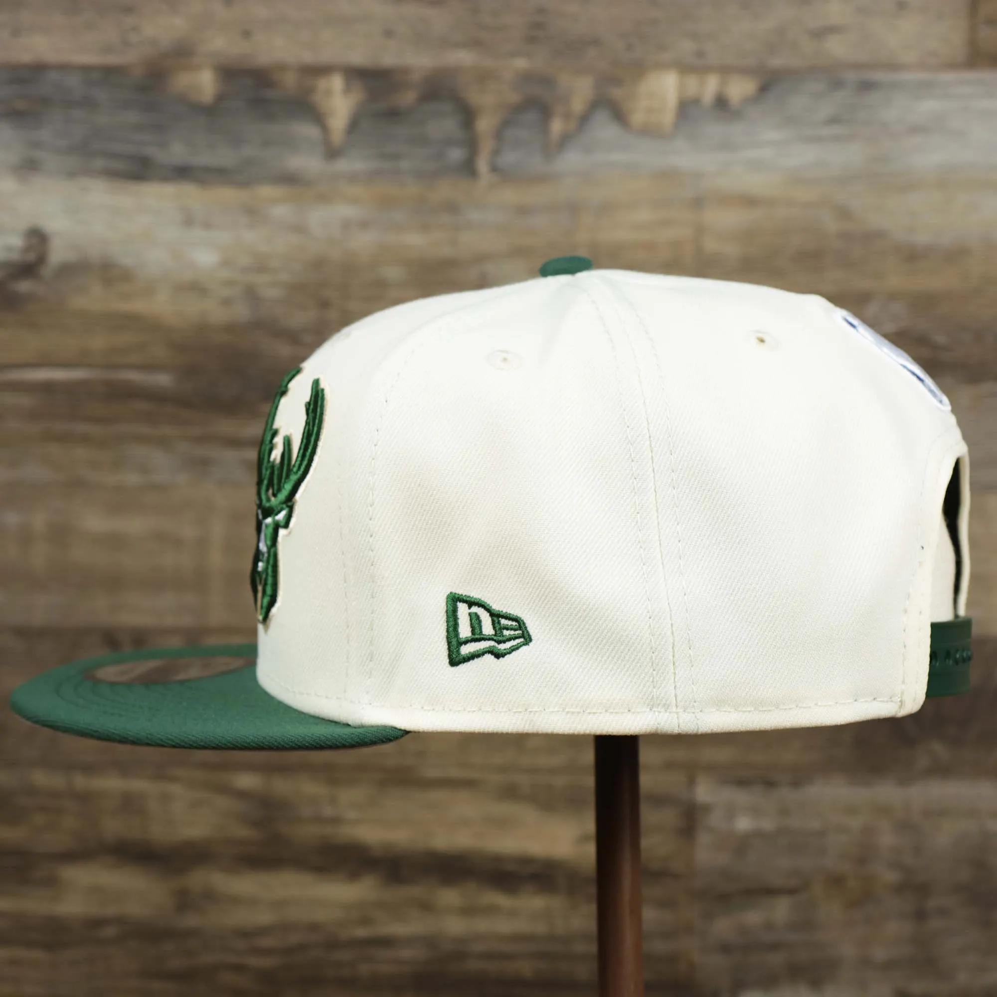 Milwaukee Bucks NBA 2022 Draft Gray Bottom 9Fifty Snapback | New Era Cream/Green